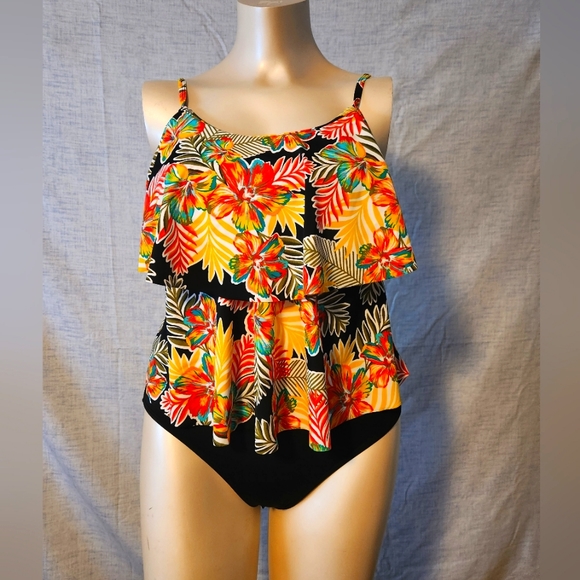 Layered ruffle swimsuit - Picture 1 of 4